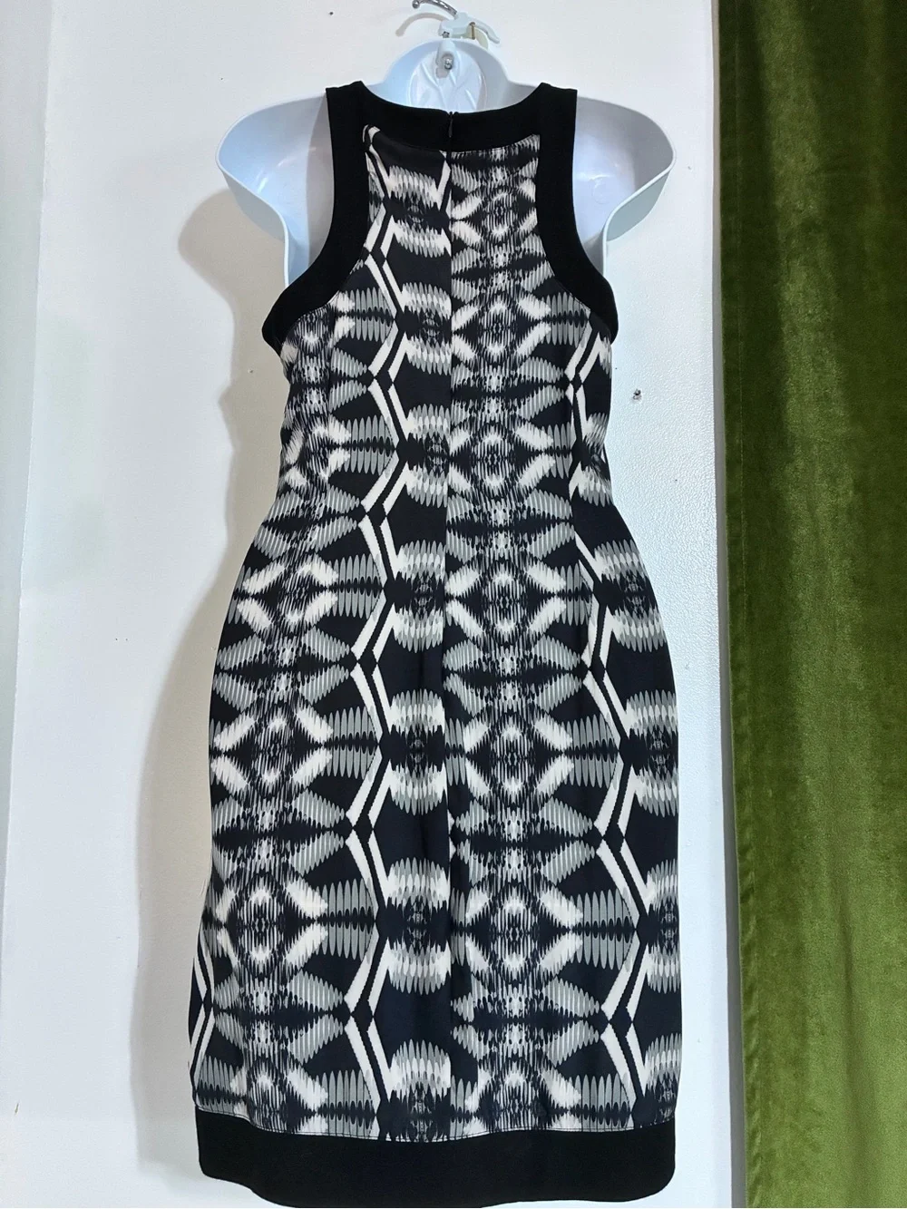 charlie jade Black & Cream Geometric Halter Shift Dress